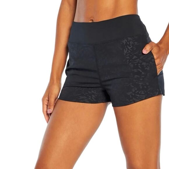 NEW MARIKA All Trek Side Pocket Shorts in Black Offset Cheetah Embossed Medium - Picture 1 of 10